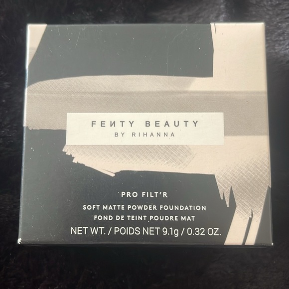 Fenty 190 Pro Filt’r Soft Matte Powder Foundation - Picture 2 of 5